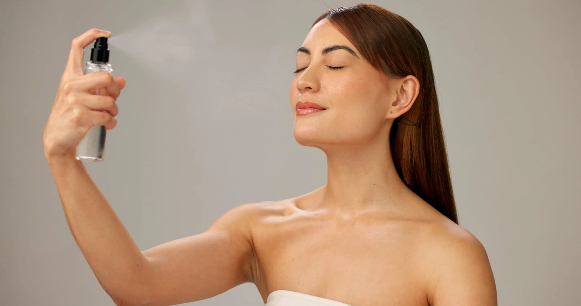 Instant Makeup Technology Spray-On vs. Traditional Tools