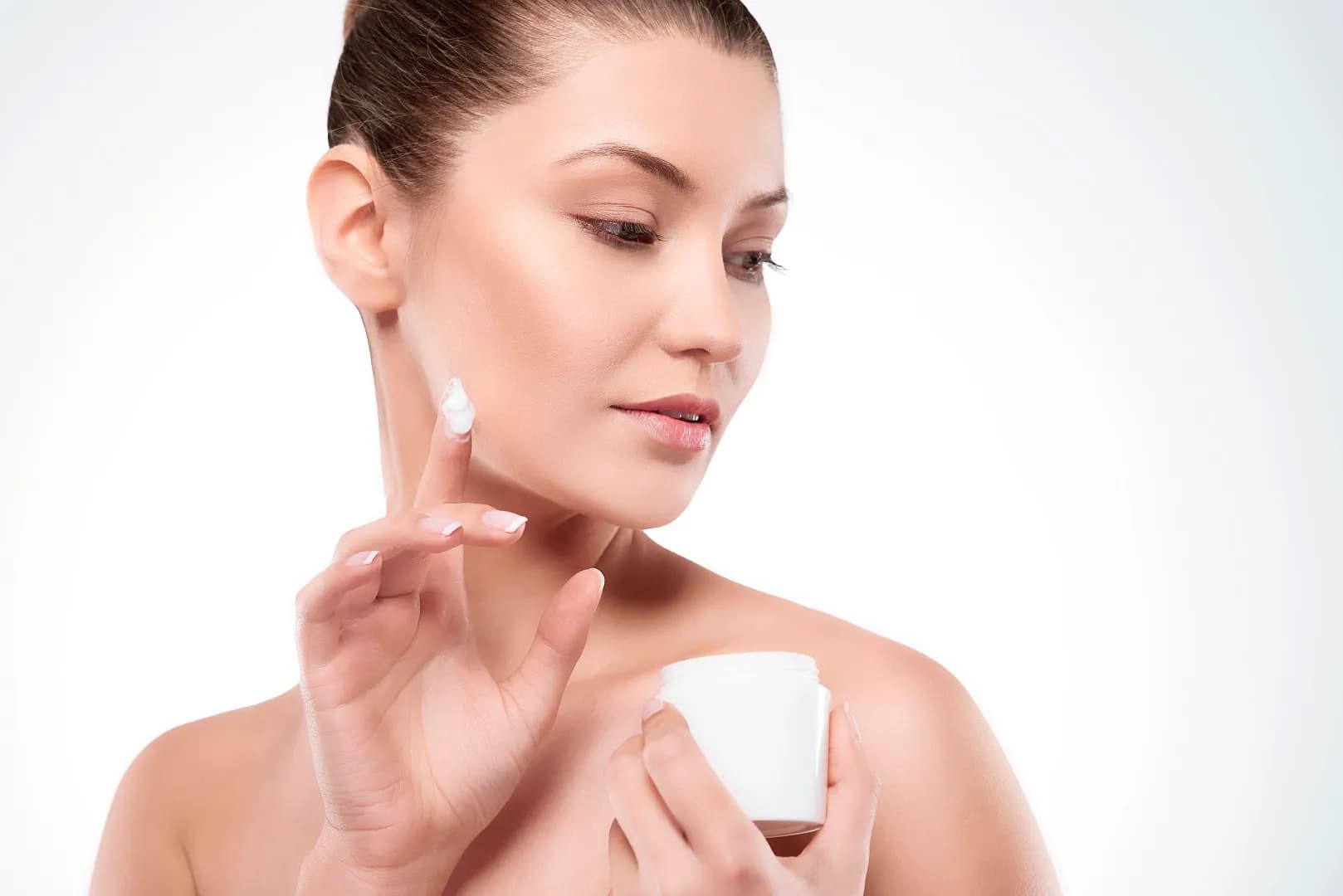 Exploring the Advantages of Pearl Cream for Skincare