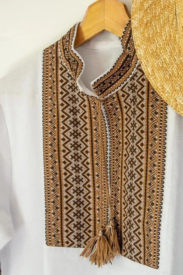 Going Minimalistic: How to Style a Simple Outfit for an Indian New Year Party