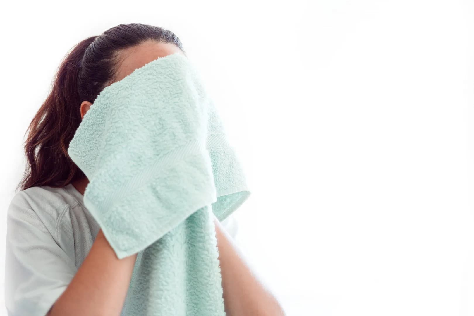 Should you Towel dry or Air dry your Face?