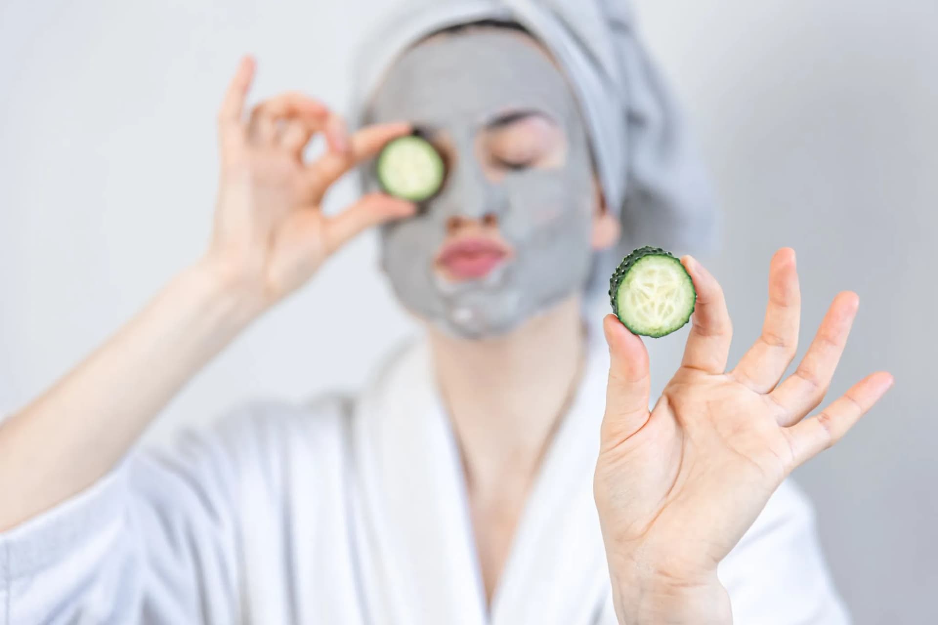 The Refreshing Benefits of Putting Cucumber on Your Eyes